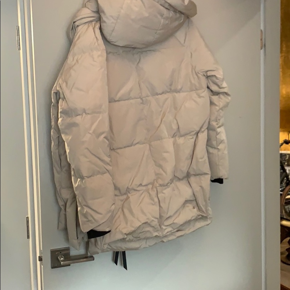 The Amazon Coat by OROLAY beige size L never worn